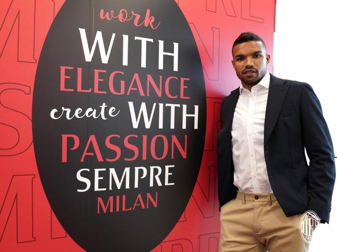 Depois de anos no futebol amador, Messias defende o Milan na Série A italiana