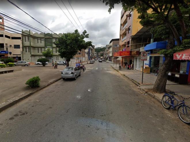 Assaltante fugiu pela avenida Esperanças, mas foi alcançado por policiais militares e preso 