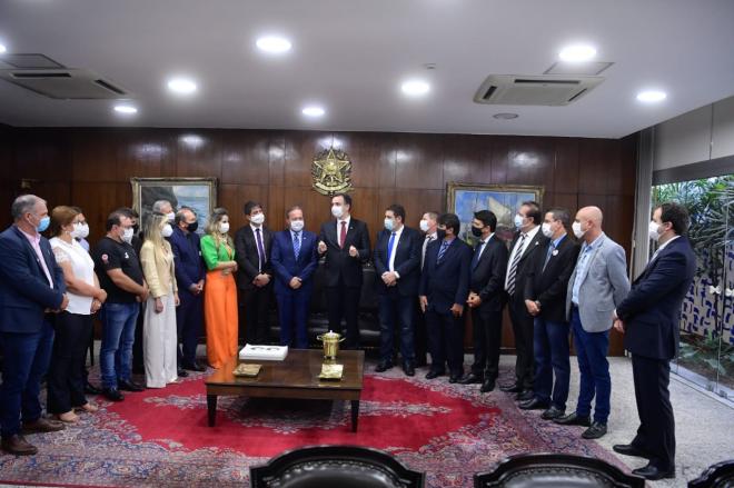 Reunião em Brasília acertou encaminhamento de solicitação ao Ministério da Saúde para repasses que vão assegurar a sequência do trabalho do SAMU nos municípios