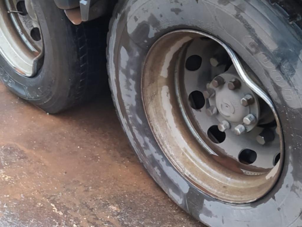 Nem rodas de caminhão têm resistido às 