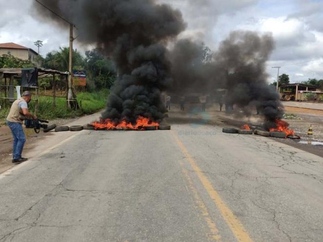 BR-381 ficou fechada por duas horas na manhã desta quinta-feira em Periquito 