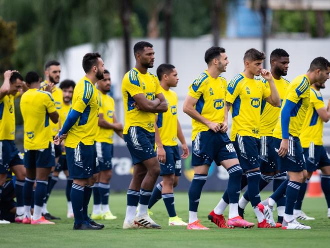 Há uma década a Raposa não vence o time catarinense