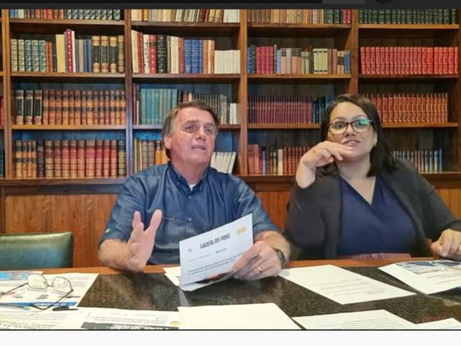 Jair Bolsonaro, na transmissão ao vivo, na noite de quinta-feira (21/10)