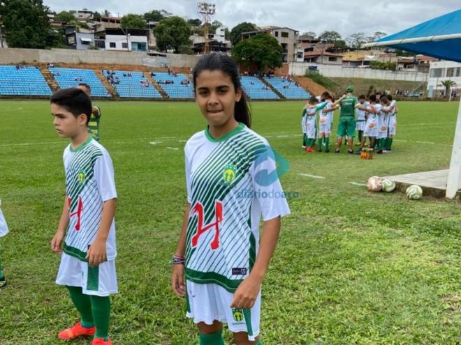 Laryssa mostrou qualidades e ''parou'' o ataque do Acesita enquanto esteve em campo