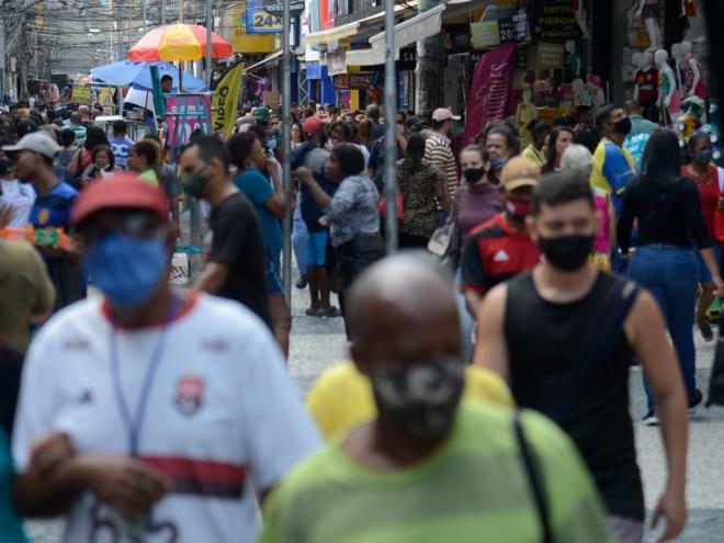 Dados do IBGE mostram que trimestre móvel encerrado em agosto teve 13,2%, de desempregados,  queda de 1,4 ponto percentual na comparação com o trimestre terminado em maio; 13,7 milhões de brasileiros ainda estão desempregados 