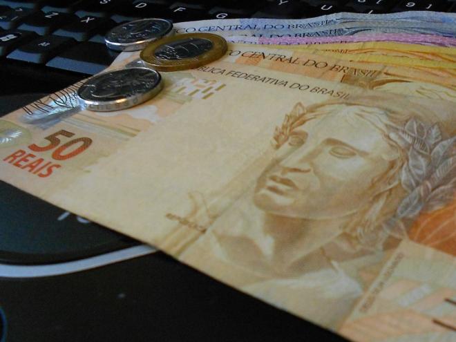 Com inflação acima de dois dígitos, governo tenta frear avanço da inflação que agora atinge camadas sociais mais favorecidas