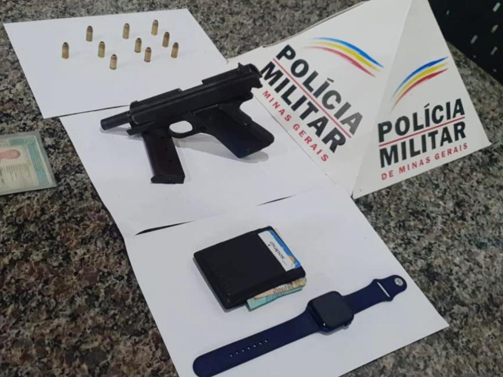 Arma foi apreendida com dez cartuchos intactos