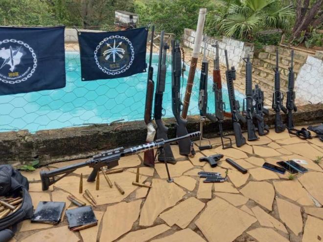PRF e Bope da PM apreenderam verdadeiro arsenal com o grupo