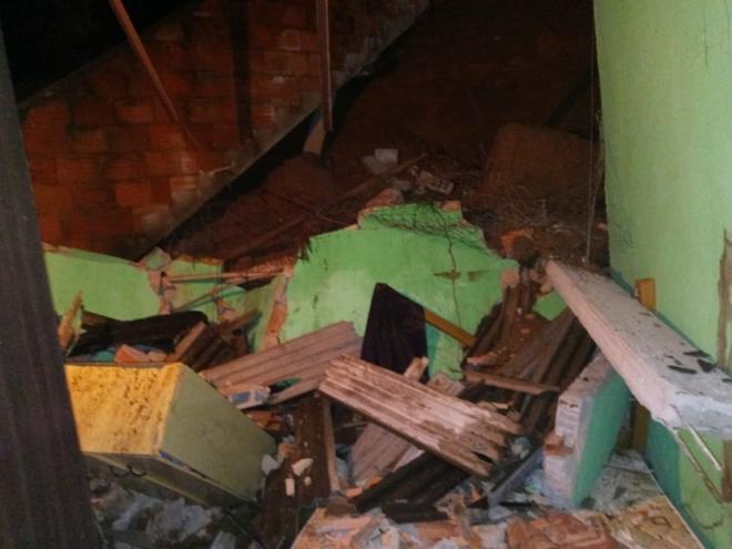 Atingida pelos escombros, mulher de 33 anos saiu gravemente ferida