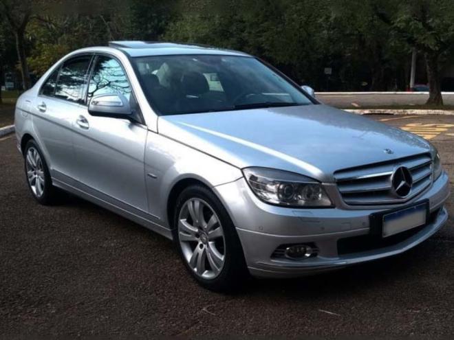 Enquanto proprietário foi tomar banho em suíte de motel, trio de acompanhantes pegou a chave do carro e fugiu com uma Mercedes Benz semelhante a essa 