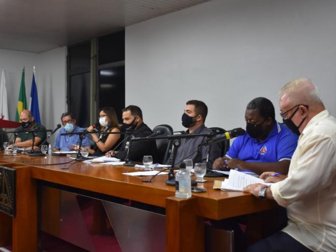 Durante mais de três horas representantes de setores como o Legislativo, Executivo, empresa concessionária e dos trabalhadores discutiram solução para o transporte coletivo e propuseram encaminhamentos