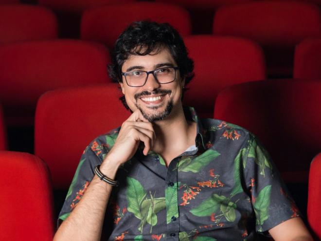  Beto Oliveira também é autor do romance ''O dia em que conheci Sophia'' e dramaturgo de várias peças