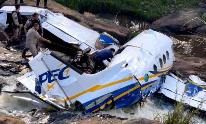 Avião caiu ao se aproximar do aeroporto de Ubaporanga, cidade vizinha ao local onde cantora faria show 