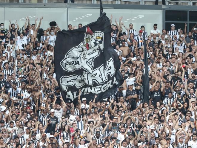 O estádio recebeu 60.142 pagantes no jogo desta tarde