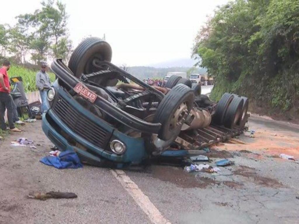 A BR-381 ficou interditada no começo da manhã desta terça-feira, por causa do acidente fatal 