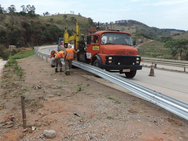 As estruturas são anteparos instalados com objetivo de resguardar a segurança dos usuários da rodovia
