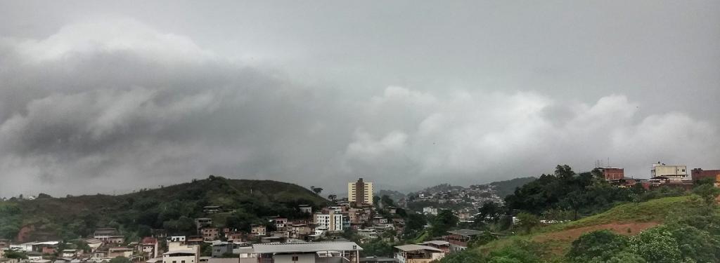 Chuva intensa atinge o Vale do Aço desde a noite de quarta-feira, 10
