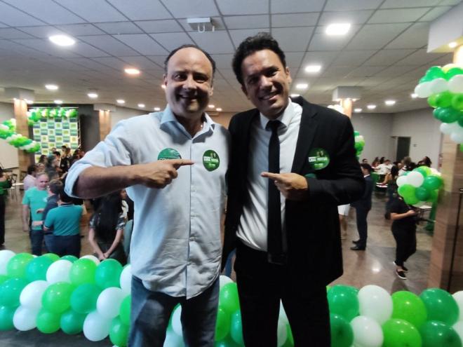 O presidente da Caixa de Assistência dos Advogados, Luís Cláudio Chaves, ao lado de Gustavo Lana durante lançamento oficial da chapa ipatinguense