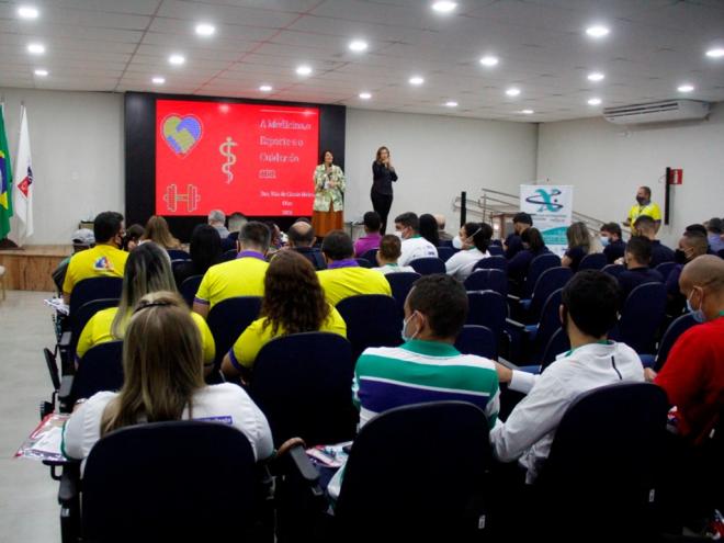 O documento que pede a federalização foi assinado por gestores de Saúde e prefeitos de 26 cidades de Minas e outros estados presentes no evento