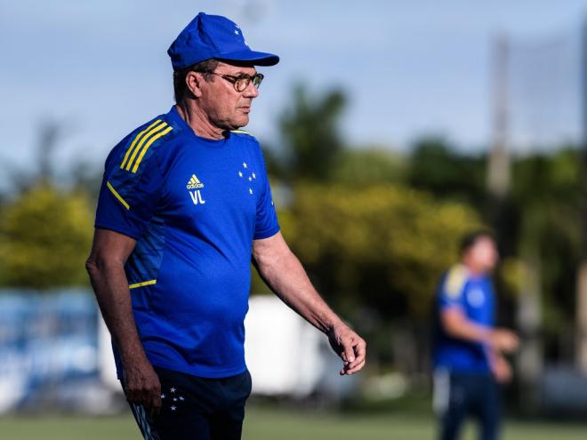 Técnico Vanderlei Luxemburgo tem uma série de desfalques para armar o time