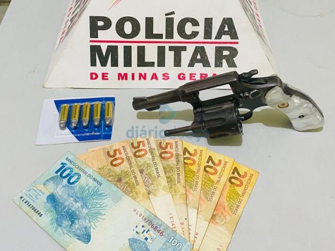 A arma apreendida com o motociclista abordado no bairro Iguaçu