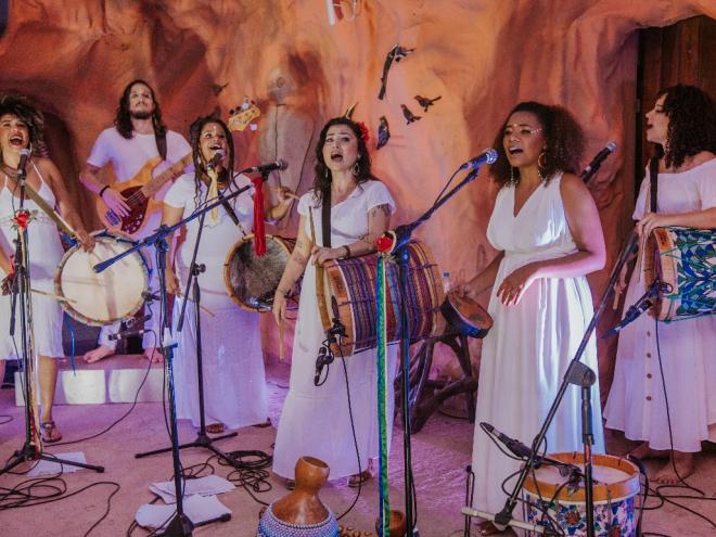 Em novo show, o grupo reúne repertório amplo de grandes compositores mineiros