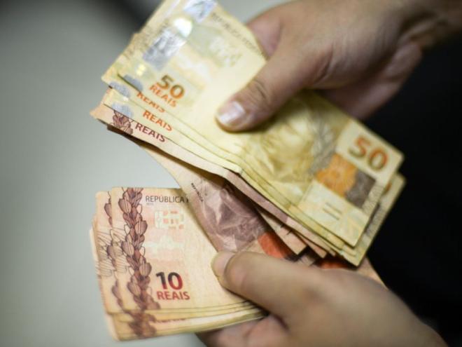 O cálculo do 13º salário é baseado no número de meses trabalhados e no valor da remuneração do funcionário  