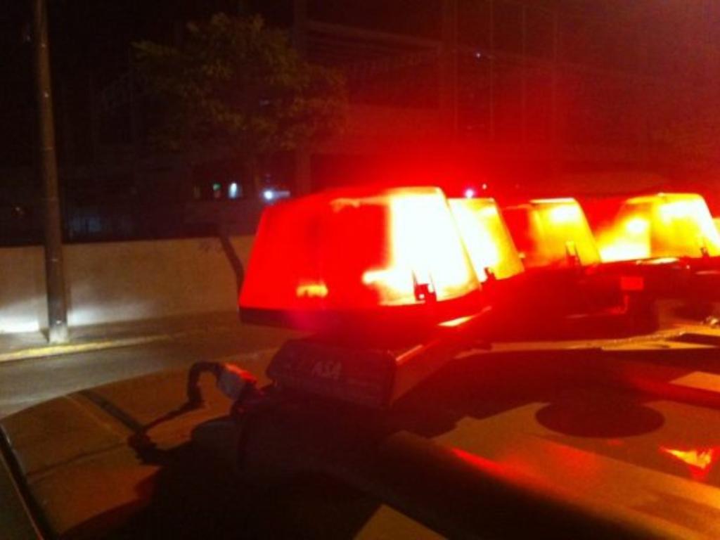 Armas, munição, porções de entorpecentes e dinheiro recolhidos pela polícia no evento 