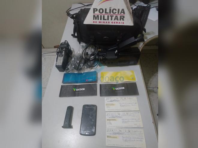 Objetos roubados do posto de Guanhães que foram apreendidos na casa de duas jovens irmãs em Ipatinga