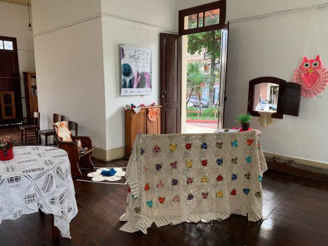 A mostra reúne trabalhos de cinco artesãs de Ipatinga e está aberta ao público até o dia 6 de dezembro