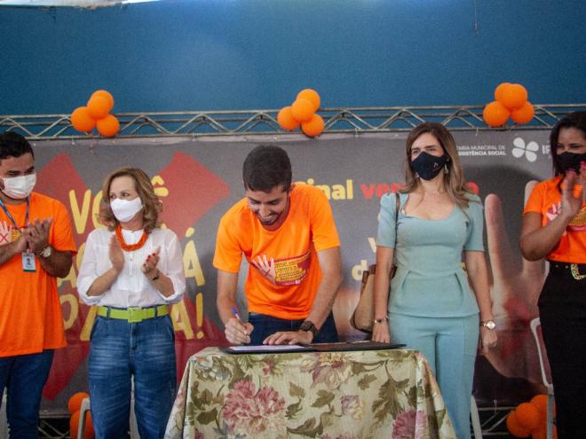 Ato simbólico no Parque Ipanema marca início de campanha de proteção às mulheres contra a violência 