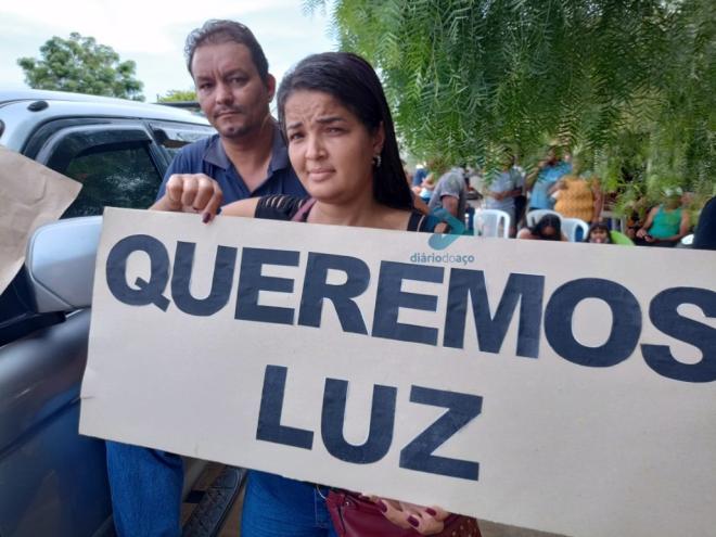 O casal Elaine e Joviano já possui a escritura do terreno e mesmo assim não consegue a ligação energética