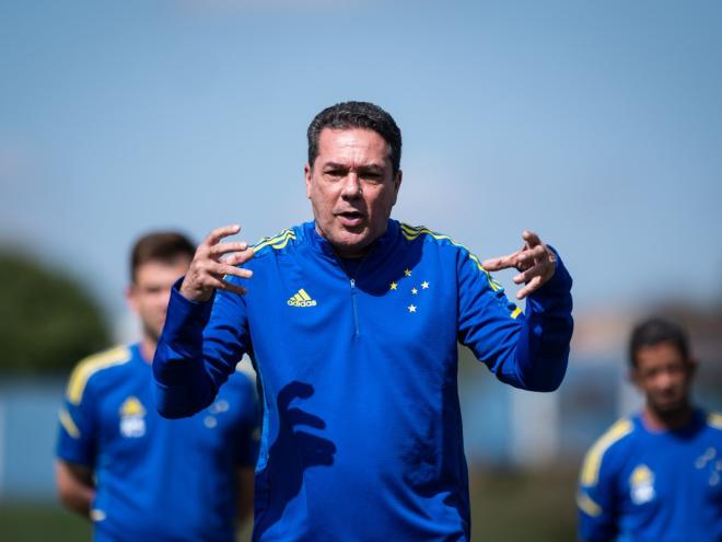 Vanderlei Luxemburgo ficará no clube em 2022 e permanecerá em 2023 em caso de acesso