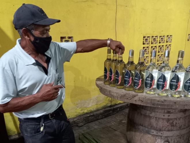 A produção regional de cachaça artesanal é um dos atrativos para os visitantes