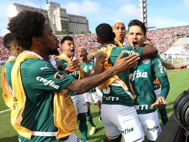 Comemoração do título: Deyverson saiu do banco de reserva e definiu título na prorrogação