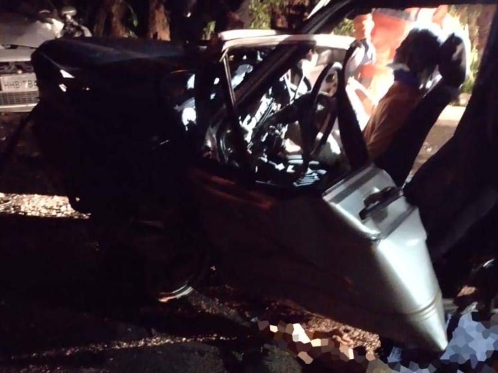 Cenário de destruição na colisão entre dois veículos na saída de Cava Grande para Timóteo