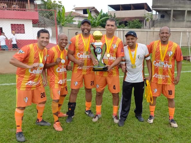 Equipe do Limoeiro venceu o Palmeiras nos pênaltis para erguer o troféu