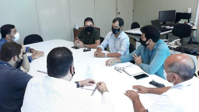 Reunião entre os representantes dos dois municípios sobre o alargamento da via de acesso ao bairro Cidade Nova 