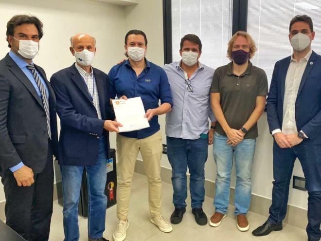 Presidente celeste apresentou o registro oficial para transformar o clube na primeira Sociedade Anônima de Futebol no Brasil
