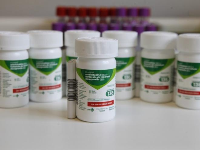 Contaminados com o HIV passam a viver sob efeito de medicamentos para evitar o avanço da doença