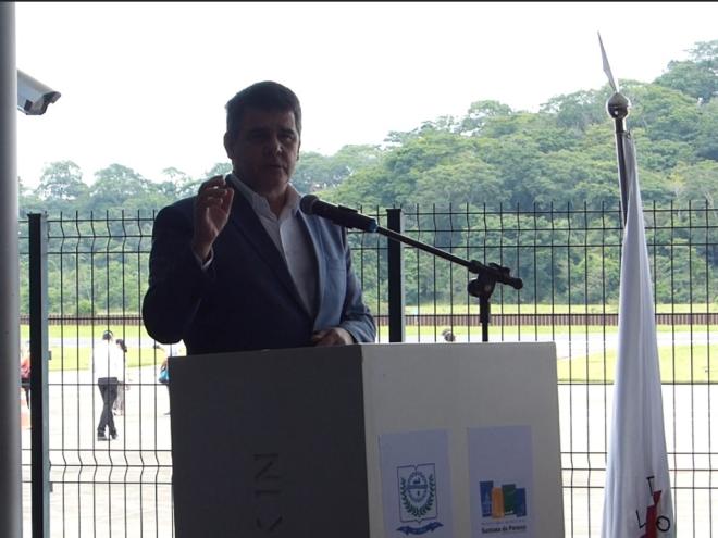 Vice-governador Paulo Brant desembarcou no aeroporto, participou da solenidade de inauguração, e embarcou de novo sentido à capital