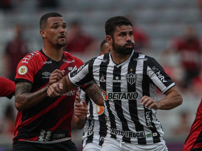 Os dois atléticos se enfrentam a partir das 17h30 deste domingo, no Mineirão