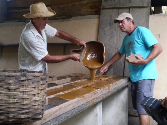 Fazenda produz cerca de duas mil rapaduras por safra