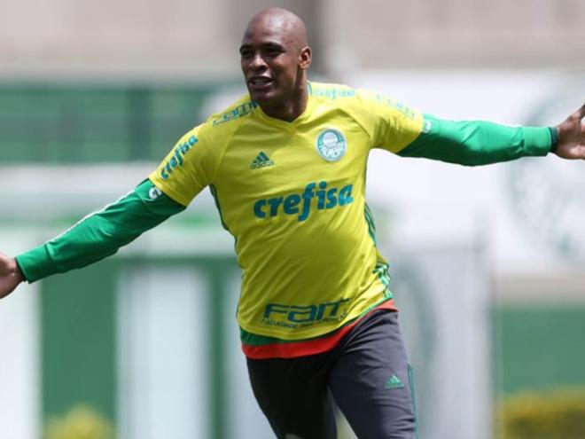 Sem clube desde que deixou o Palmeiras, arqueiro vai disputar uma temporada pela Raposa