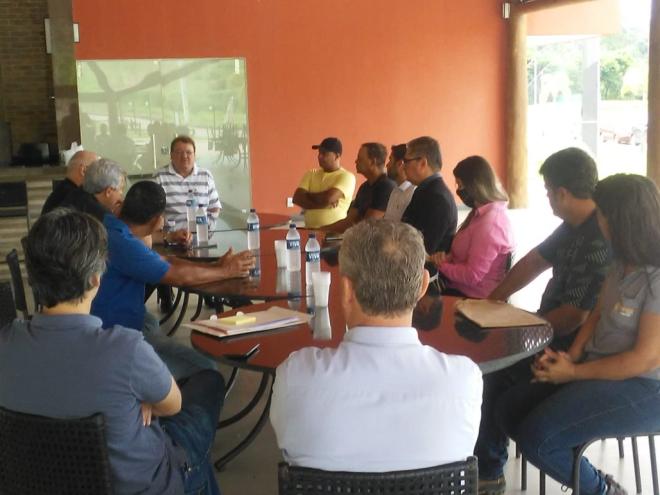 Chacreantes, políticos e representantes da GPM Empreendimentos se reuniram para tratar do problema