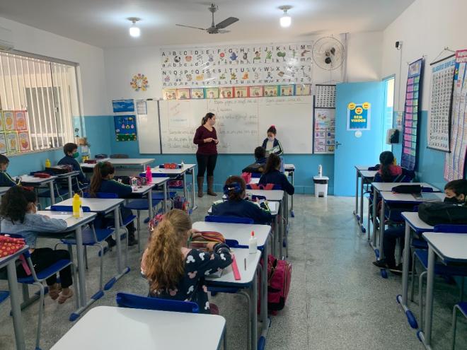 Todos os profissionais que atuam no ambiente escolar vão receber a verba extra