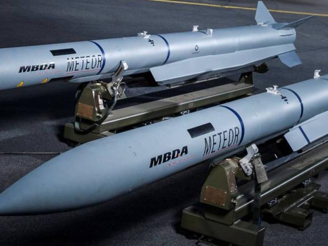 O Meteor é um míssil BVR (do inglês, Beyond-Visual-Range), que significa além do alcance visual e oferece capacidade contra alvos a longa distância, como caças, Veículos Aéreo Remotamente Pilotados (VARP) e mísseis de cruzeiro