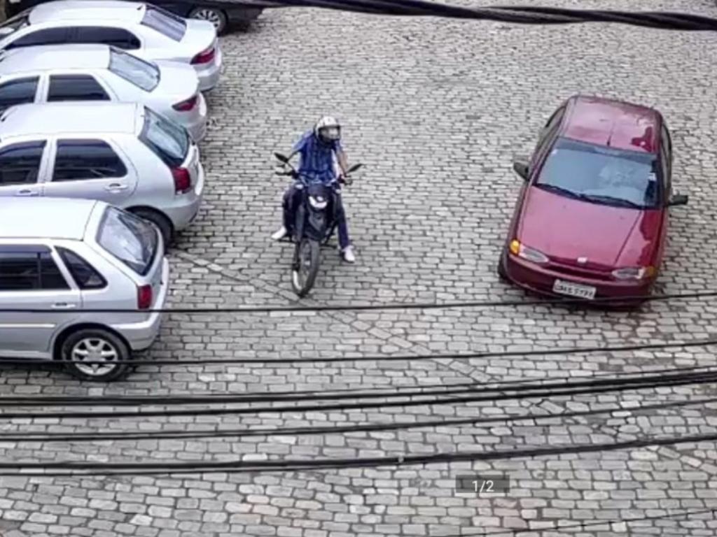 Imagens das câmeras de segurança mostram o ladrão que levou a Yamaha Lander 