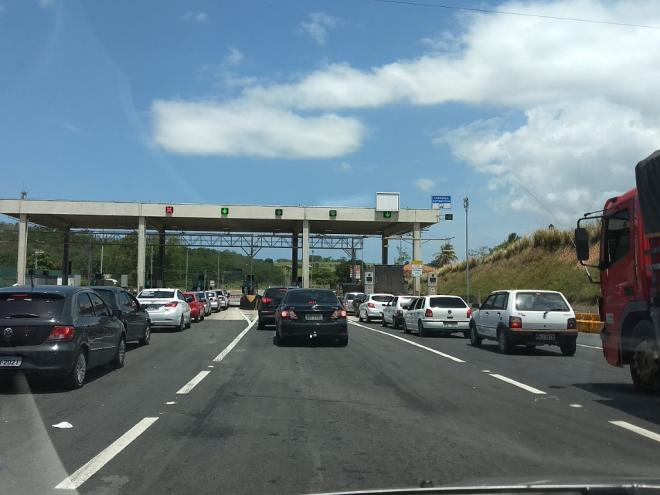 BRs 262 e 381 terão onze praças de pedágio como essa, na BR-101, no ES