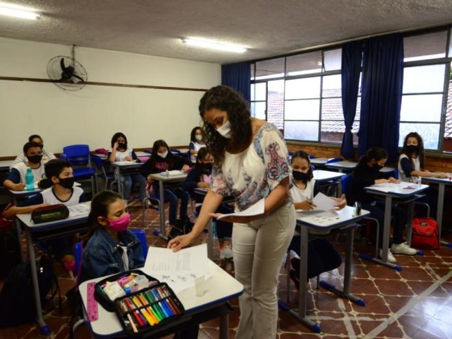 90% serão distribuídos a todos os profissionais da Educação e os outros 10% aos trabalhadores que foram premiados com o Escola Transformação
